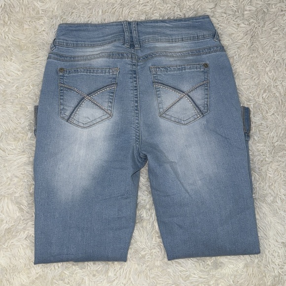 Wallflower Light Washed Denim Capris - Picture 3 of 6